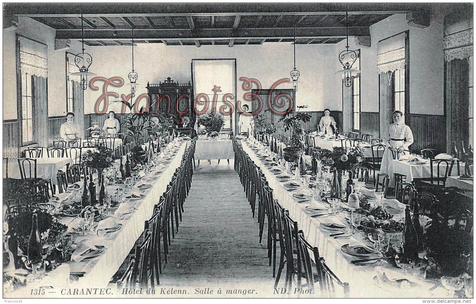 La salle à manger de l'ancien Hotel du Kélenn (famille Charles)